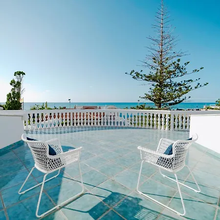Fronte Mare Villa *