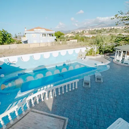 Fronte Mare Villa *